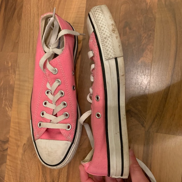Size 7 Women’s Pink Converse - Picture 2 of 3